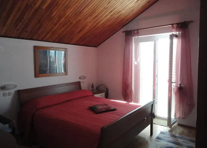 Lozna アパート ポスティレ