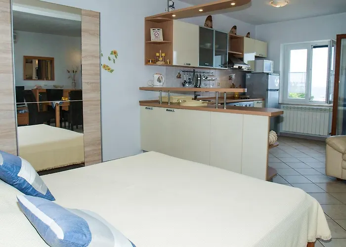 アパート Lozna ポスティレ